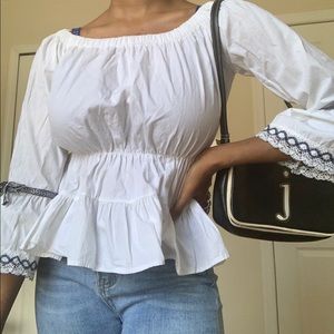 🧚🏽‍♀️White Off Shoulder Laced Top!